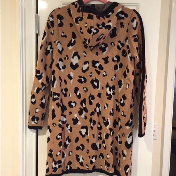 Chico’s Women’s 1 leopard snap front sweater coat - Picture 4 of 8